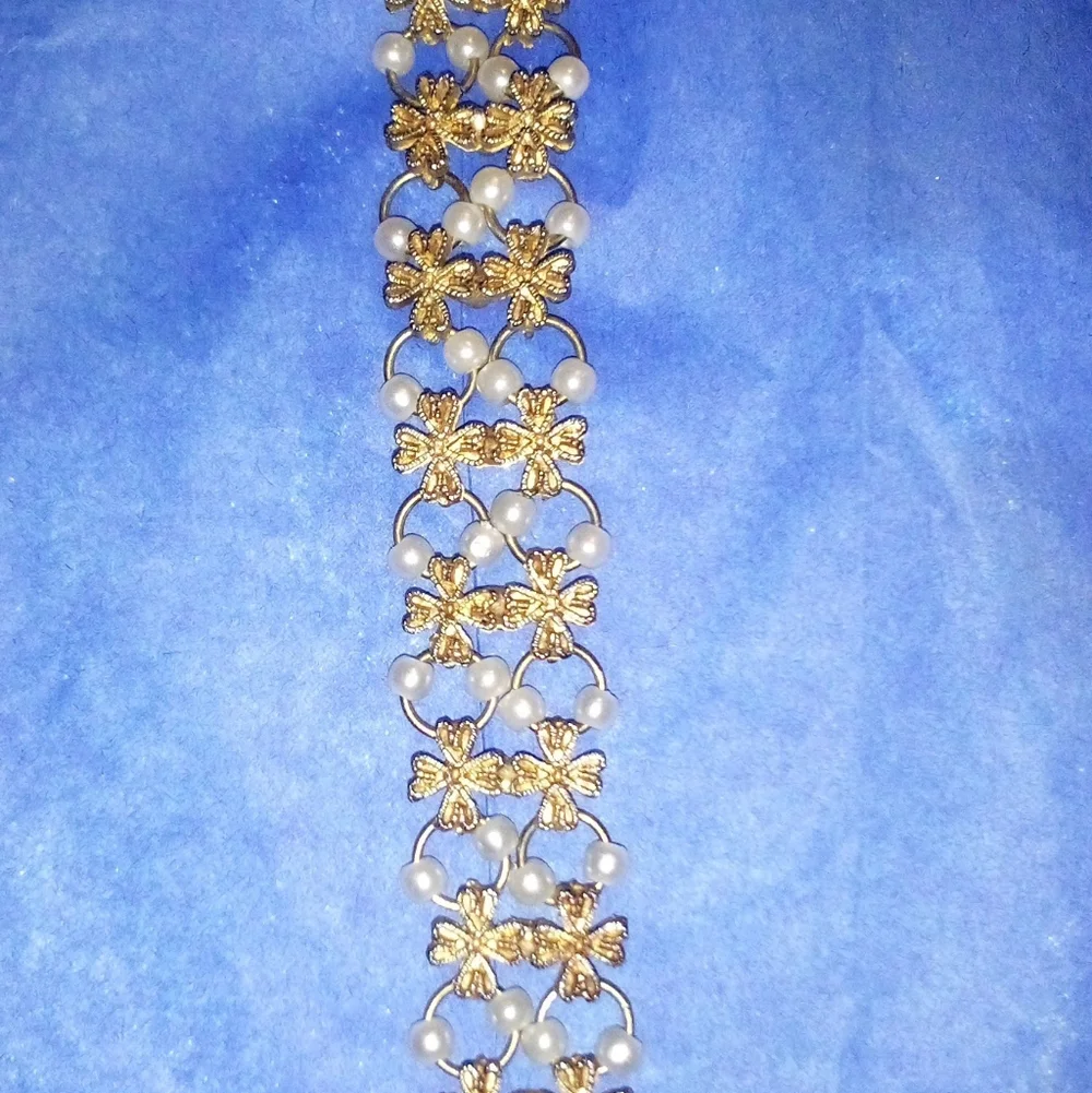 Beautiful Vintage Intricate Clover And Faux Pearl Bracelet 7 1/4 Inches